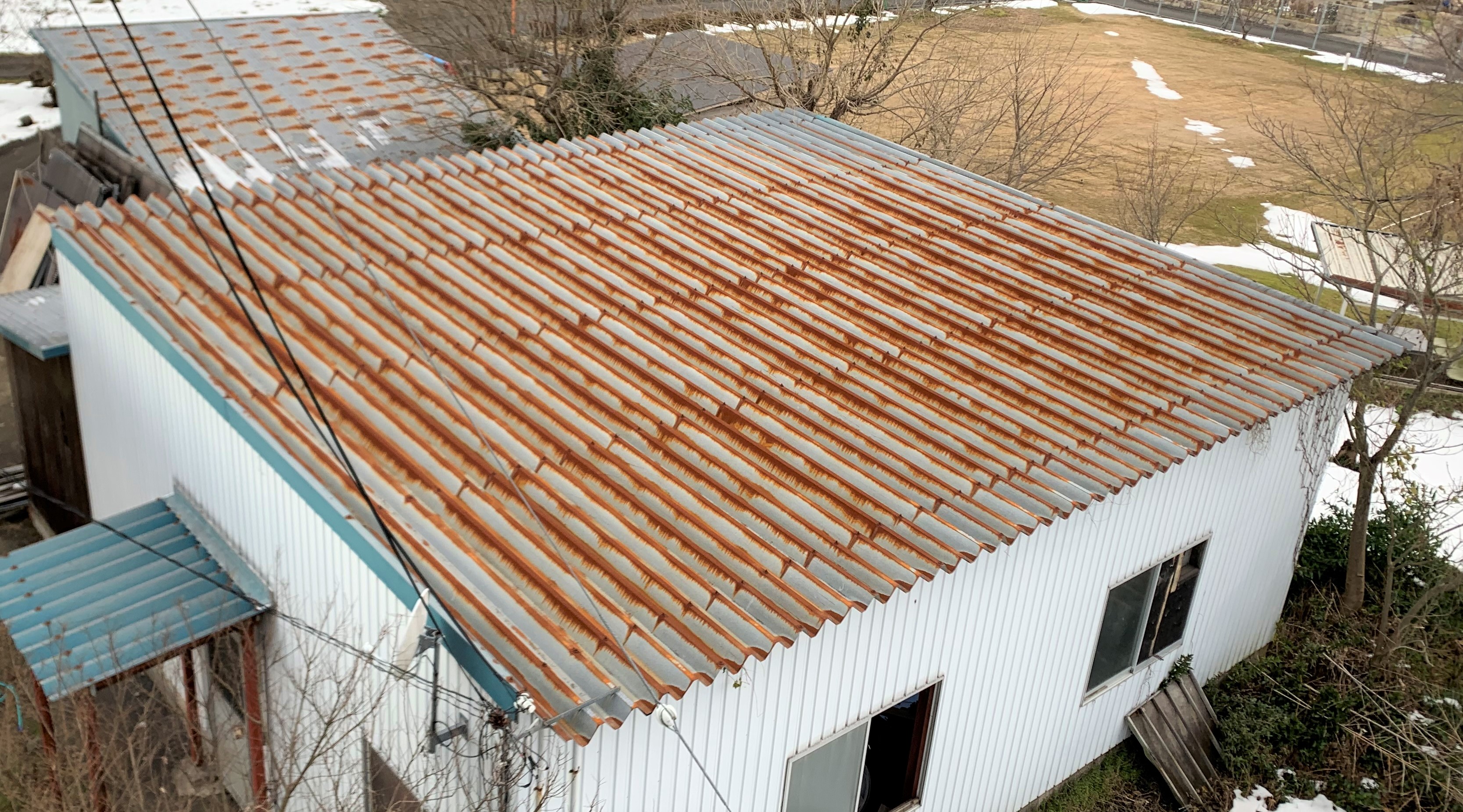 現状：折板屋根サビ汚れ